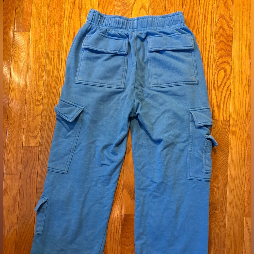 Blue cargo sweats worn a couple times great comfortable brings strings
